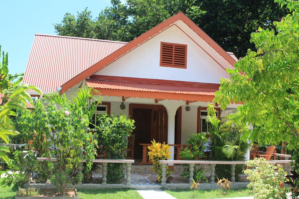 Veronic Self-Catering Guest House La Digue Bagian luar foto