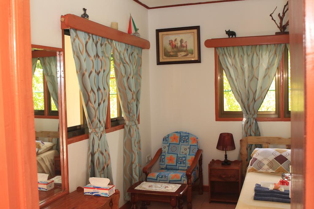 Veronic Self-Catering Guest House La Digue Ruang foto