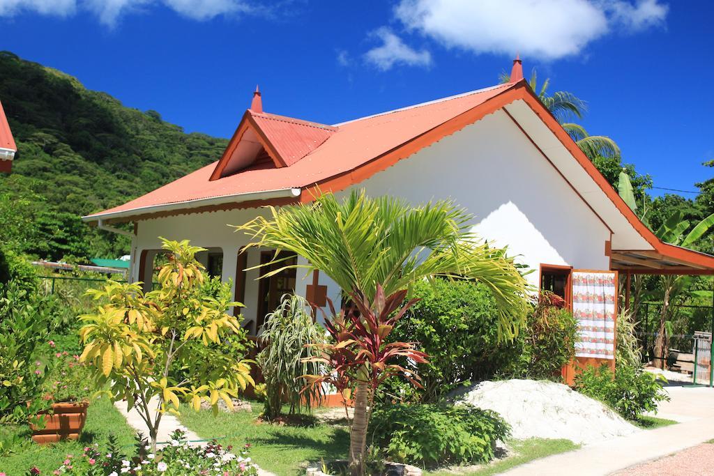 Veronic Self-Catering Guest House La Digue Bagian luar foto