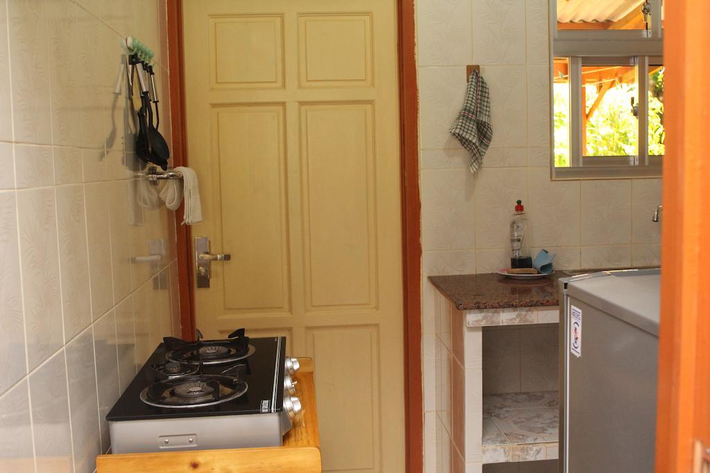 Veronic Self-Catering Guest House La Digue Bagian luar foto