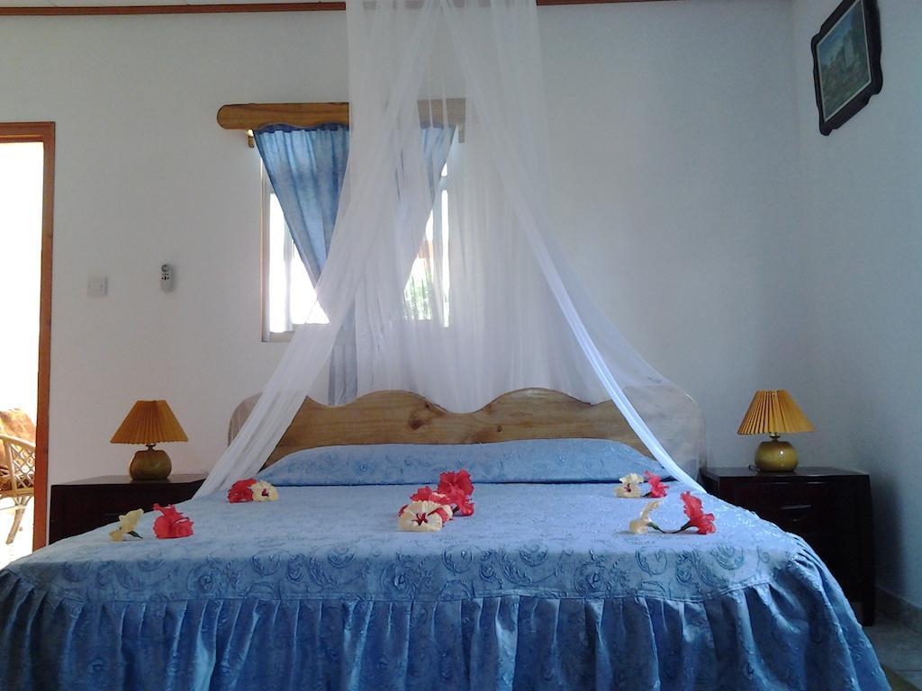 Veronic Self-Catering Guest House La Digue Ruang foto