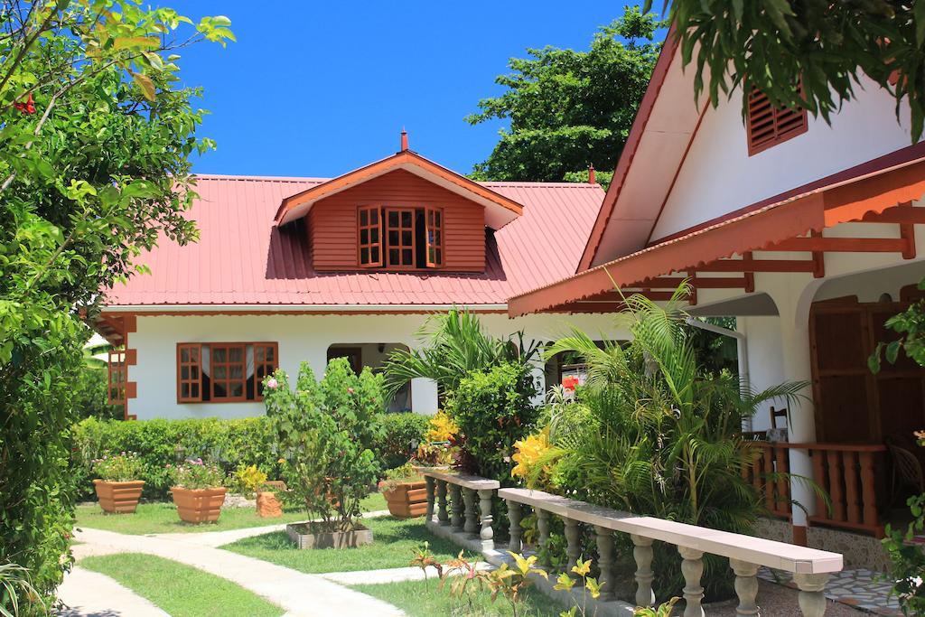 Veronic Self-Catering Guest House La Digue Bagian luar foto