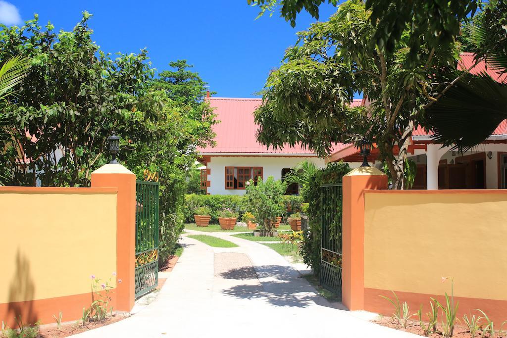 Veronic Self-Catering Guest House La Digue Bagian luar foto