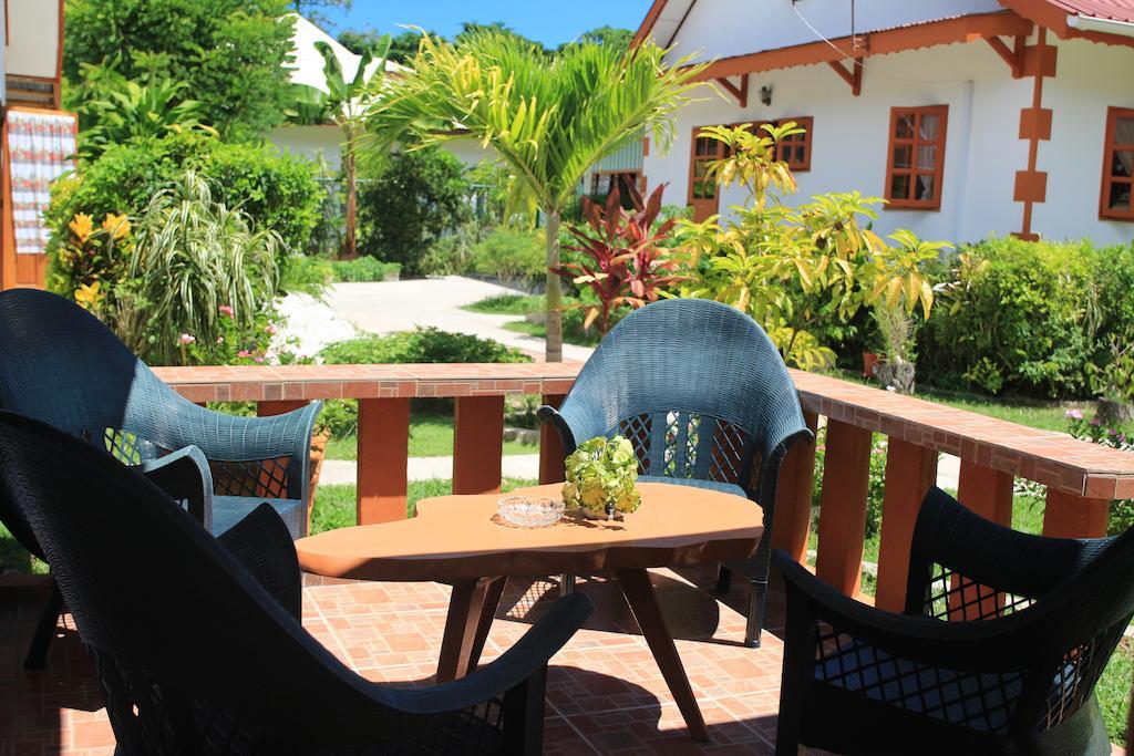 Veronic Self-Catering Guest House La Digue Bagian luar foto