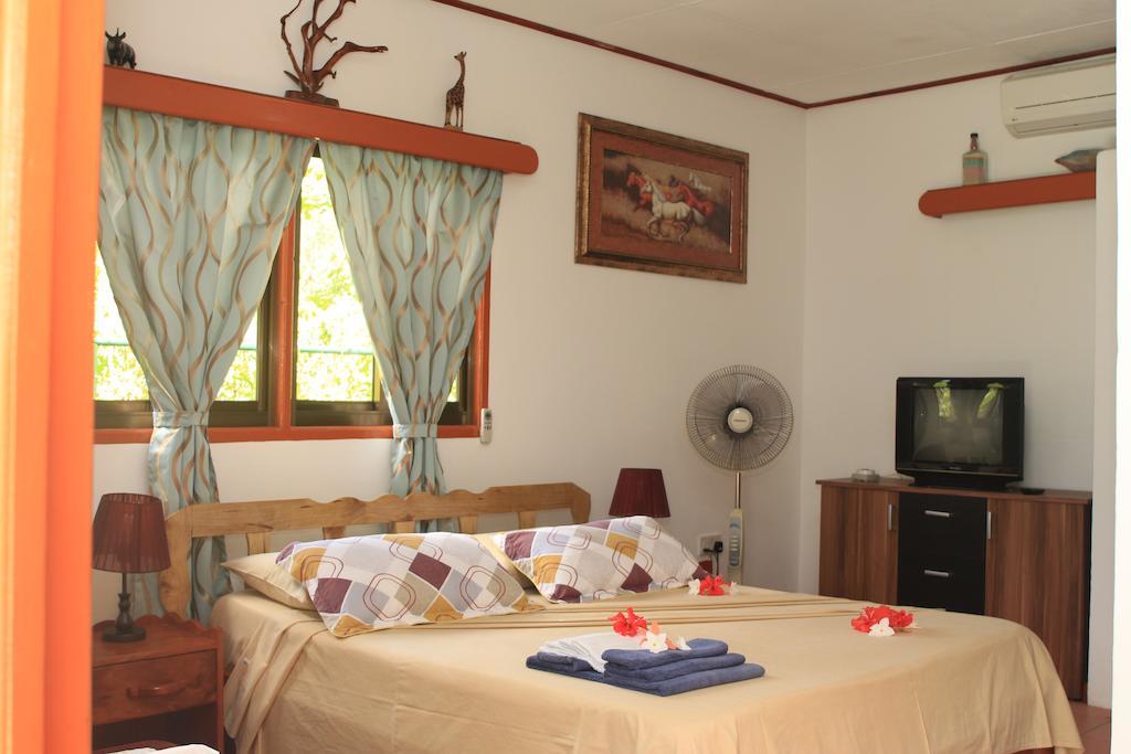 Veronic Self-Catering Guest House La Digue Ruang foto