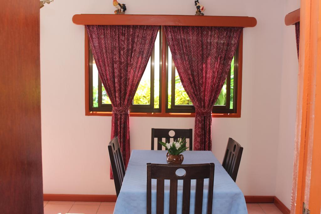 Veronic Self-Catering Guest House La Digue Ruang foto