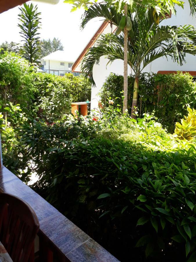 Veronic Self-Catering Guest House La Digue Bagian luar foto