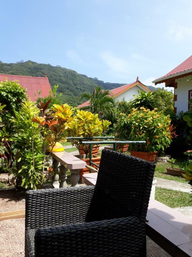 Veronic Self-Catering Guest House La Digue Bagian luar foto