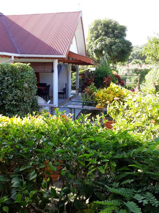 Veronic Self-Catering Guest House La Digue Bagian luar foto